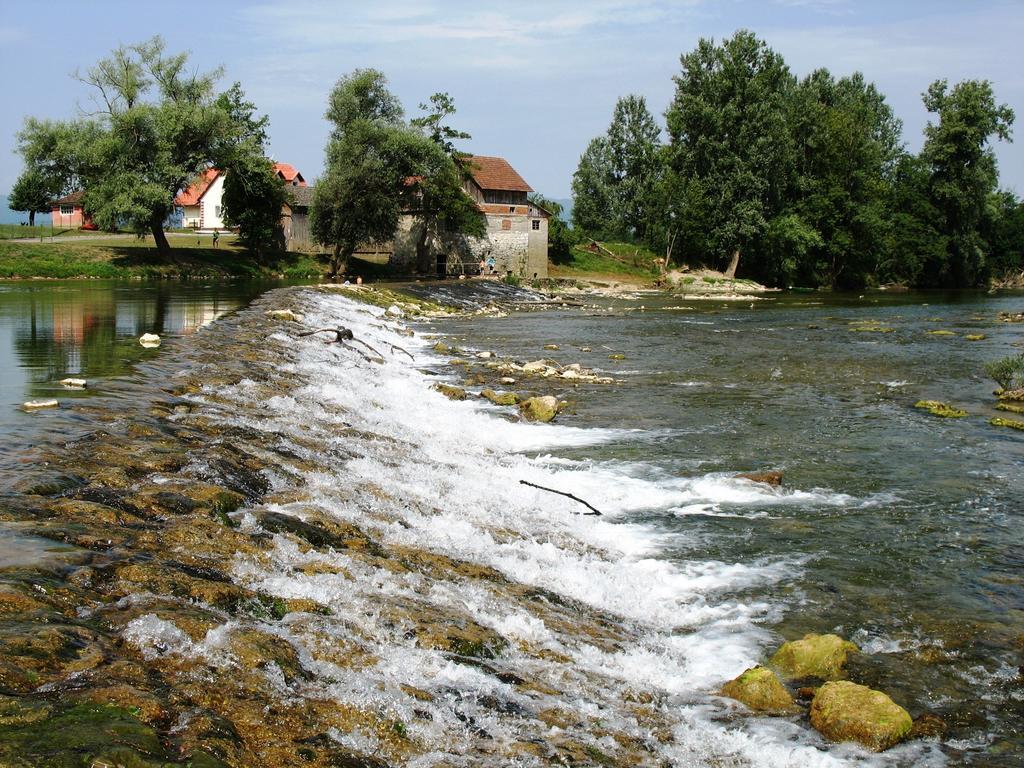 Fortun Estate - Apartmaji Ob Reki Kolpi Farm stay