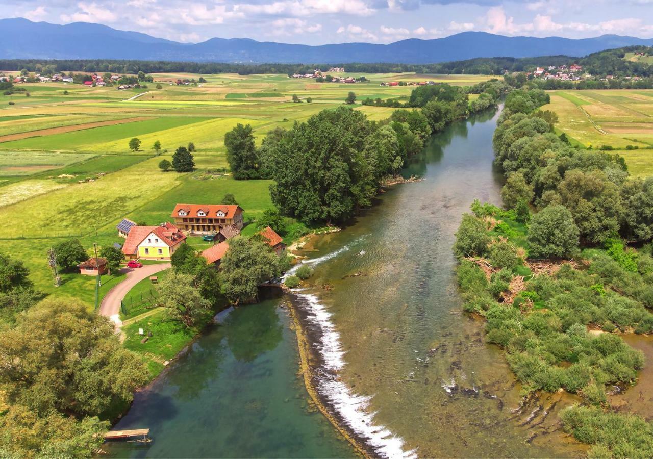 Farm stay Fortun Estate - Apartmaji Ob Reki Kolpi Metlika