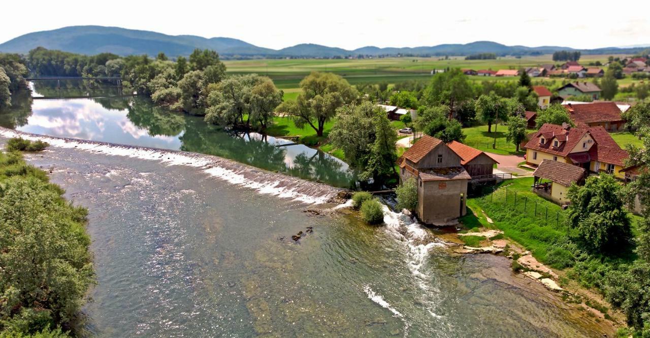Fortun Estate - Apartmaji Ob Reki Kolpi Bauernhof